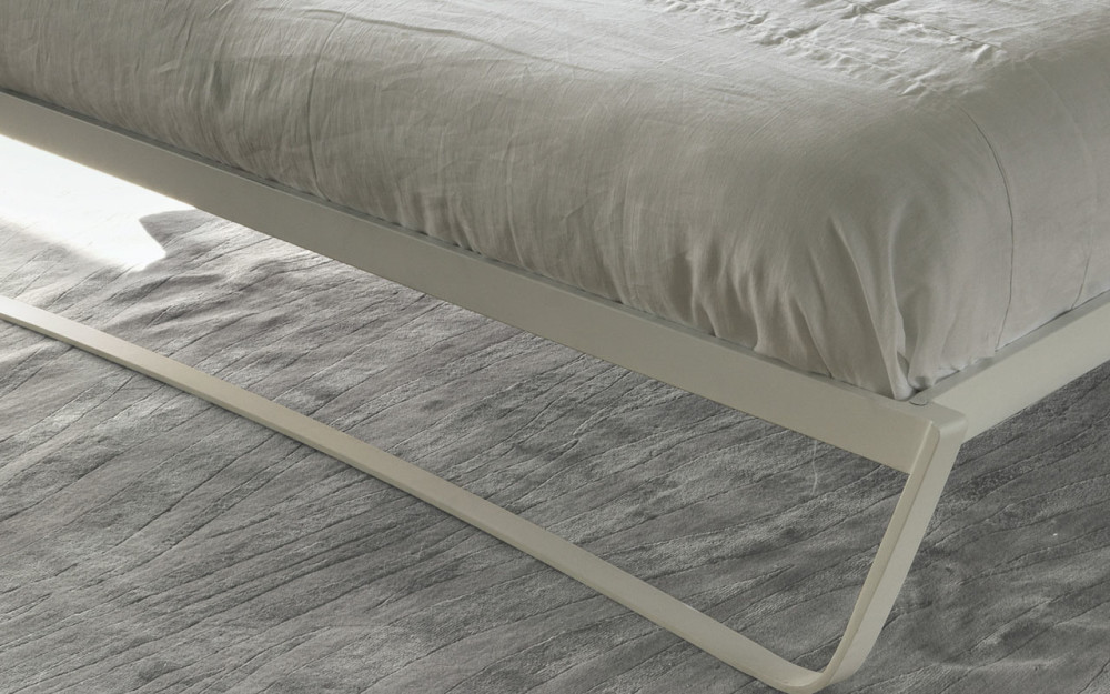 Mistral bed